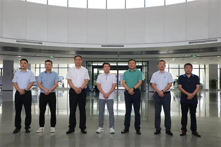 VSPORTS体育官网體育陪同舒華體育來(lái)濱考察體育產(chǎn)業(yè)發(fā)展情況